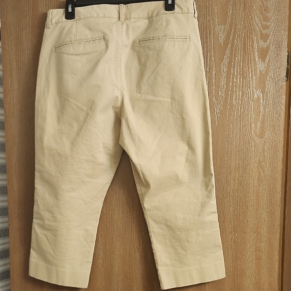 Old Navy Tan Pixie Crop Pants, New Never Been Worn. Nice Soft Cotton Material - Picture 3 of 5